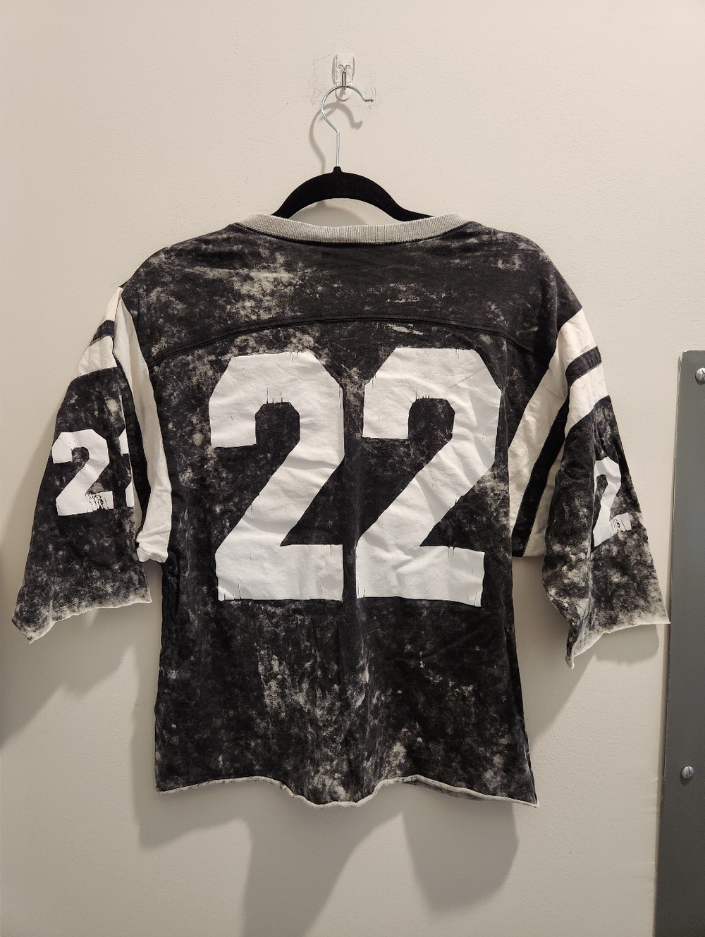 90s Grunge Acid Washed Black Graphic Jersey Style Cotton Tee with White '22' - Picture 8 of 8